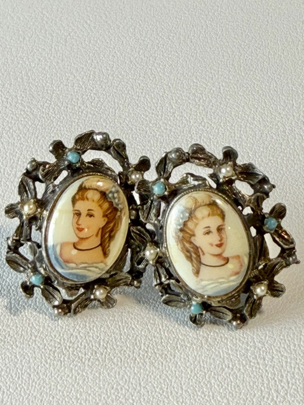 VINTAGE MCM cameo clip earring set estate jewelry painted porcelain‎ Vargas 50s - Picture 9 of 16